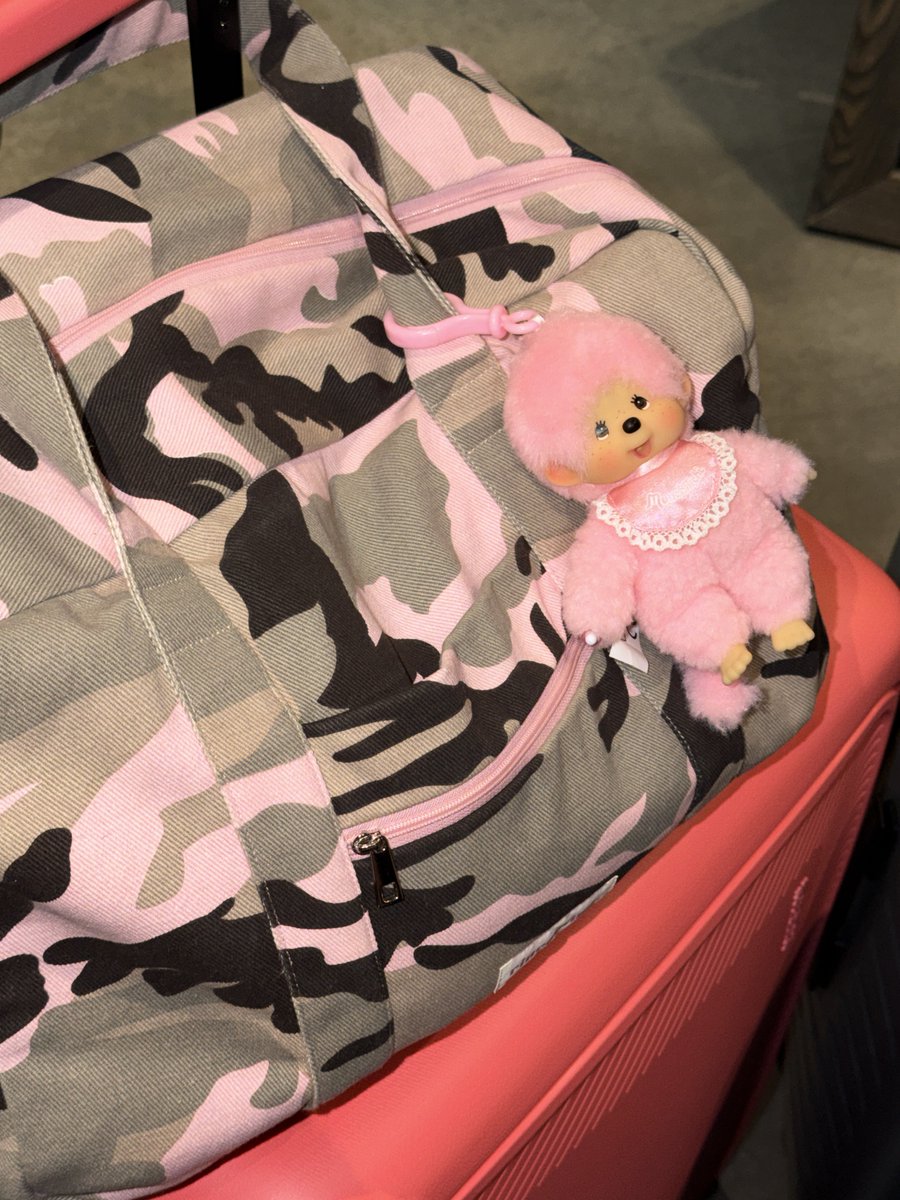 왜 이렇게까지? 핑크? 중독이 되었는지? 
정말 모를 일이죠