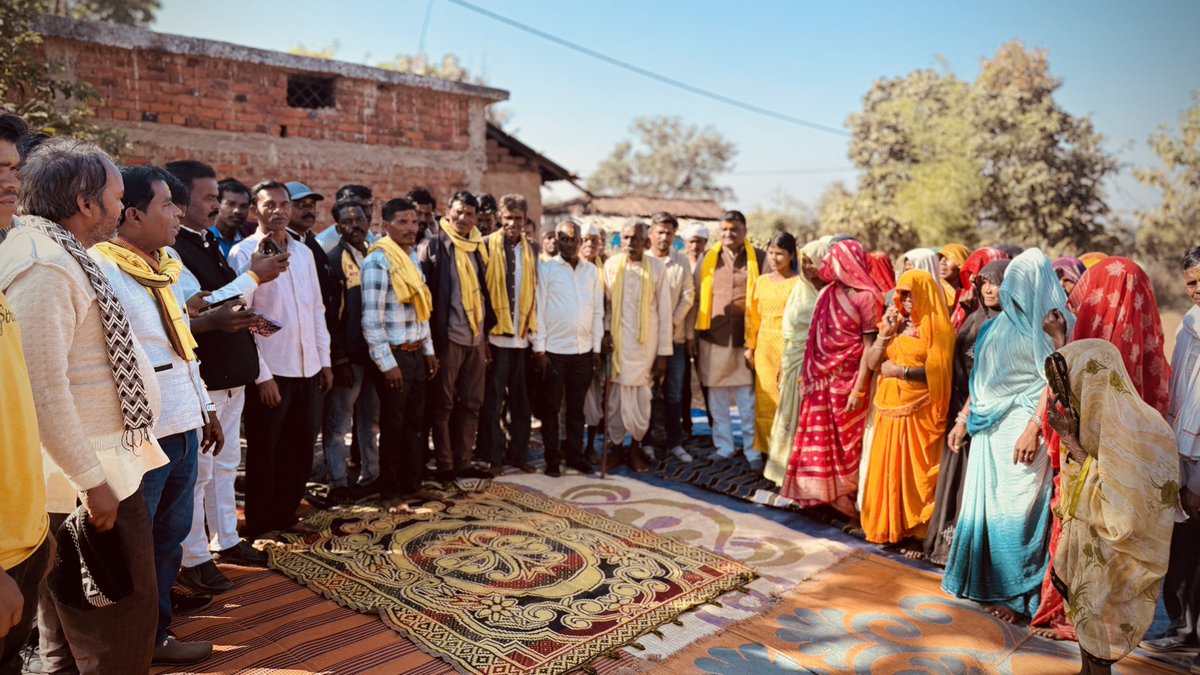 PandePranay's tweet photo. आज बहोरीबंद मण्डल के ग्राम केवलारी,निपानिया, कंचनपुर,कूड़ा (घनिया) पहुँचकर सम्मानित ग्रामवासियों से जनसंवाद किया।

इस अवसर पर मण्डलअध्यक्ष श्री लोकेश श्रीवास्तव जी साथ मे पार्टी के वरिष्ठ पदाधिकारी उपस्थित रहे।
#PranayPandey https://t.co/rJ3LUiZPnk