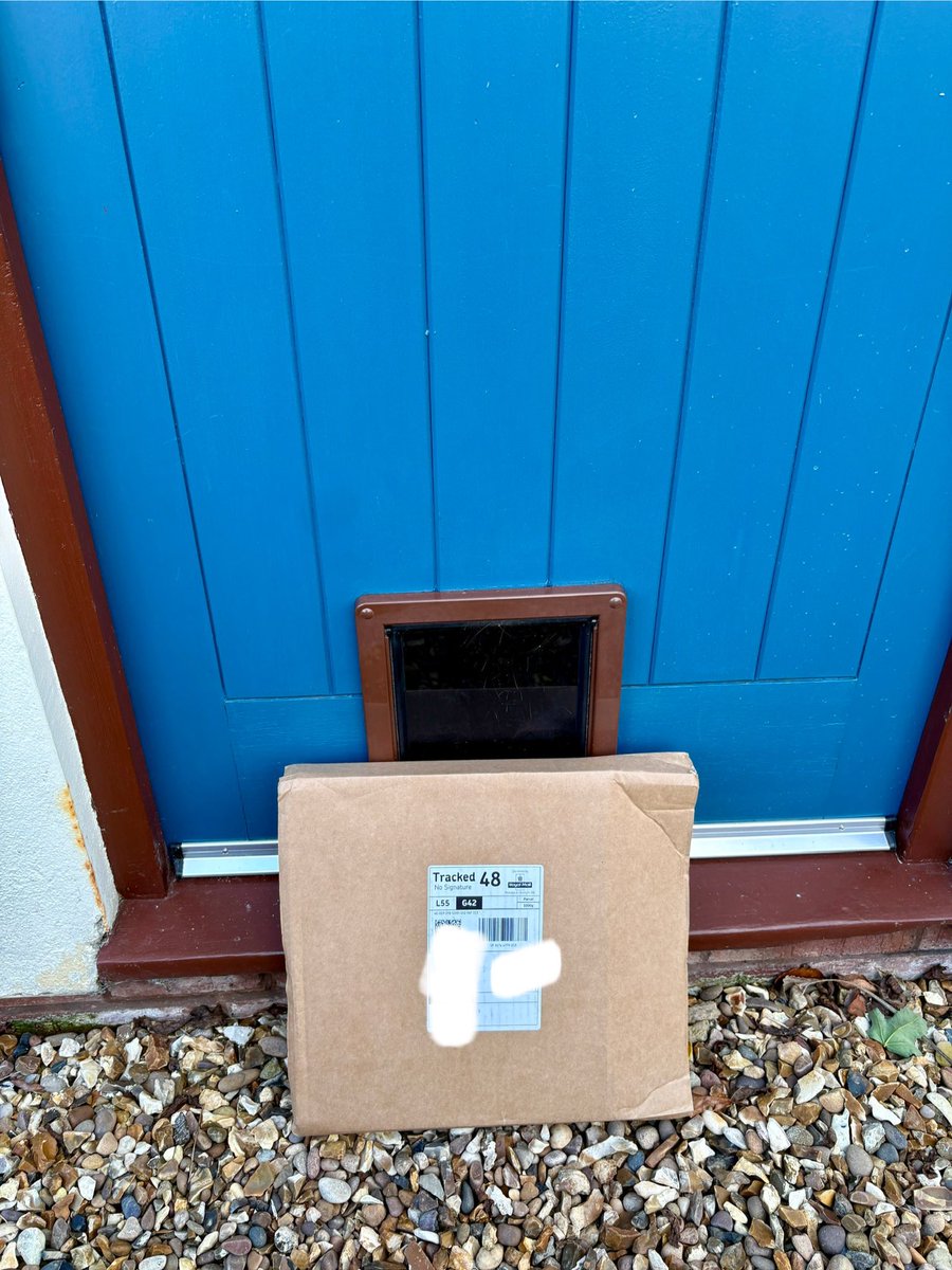 jsutt32's tweet image. Here we go again. Clearly I need a sign, just for @RoyalMail employees #nowords #clueless 😾