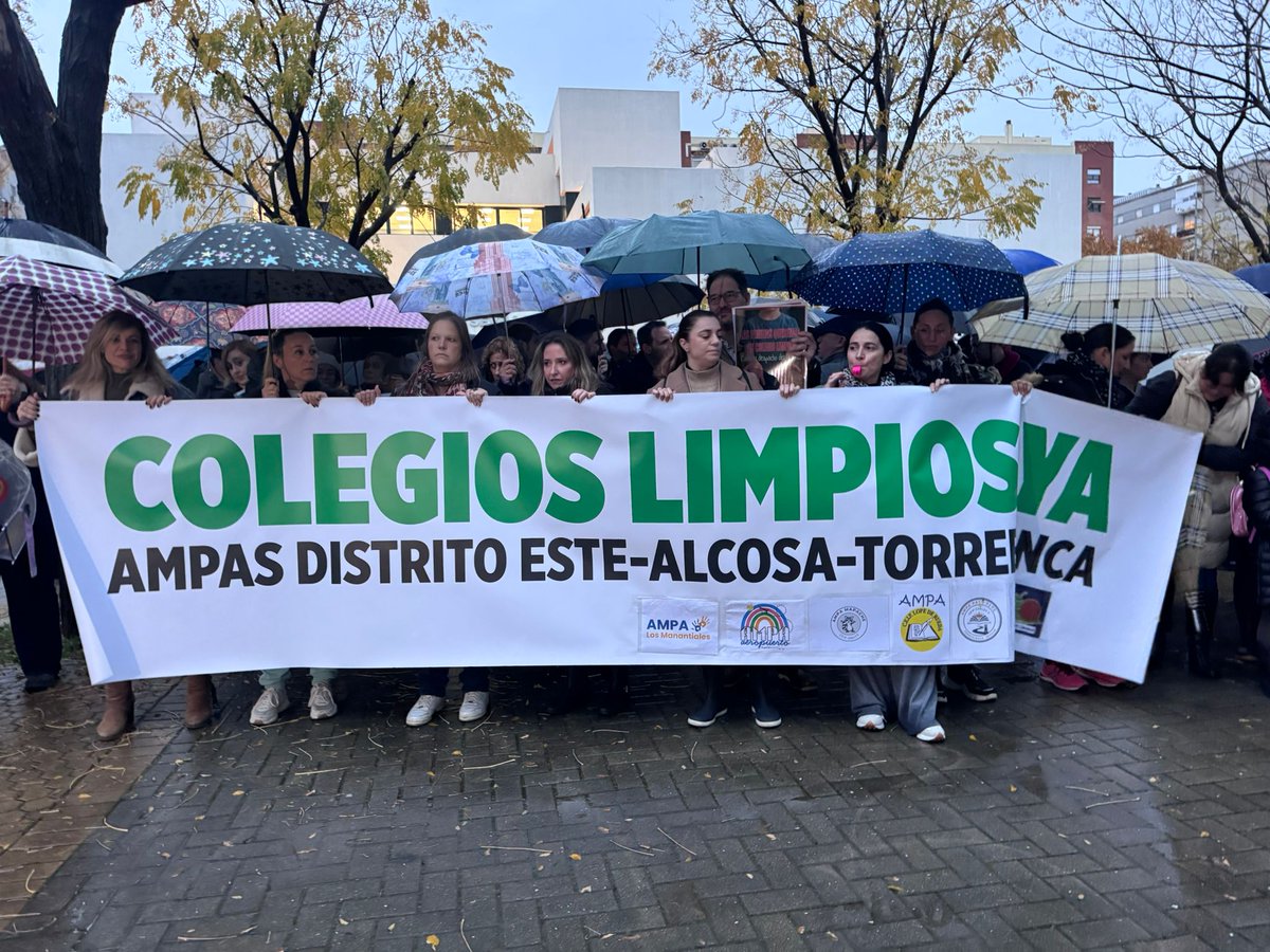 🧹 Los colegios de Sevilla no pueden seguir así.
Más de 220 puestos de limpieza sin cubrir y en el DistritoEste faltan la mitad de la plantilla😡
Aulas y patios sucios, familias limpiando y niños afectados. 🧒🏽💔
No es falta de dinero, es falta de voluntad. Exigimos soluciones ya