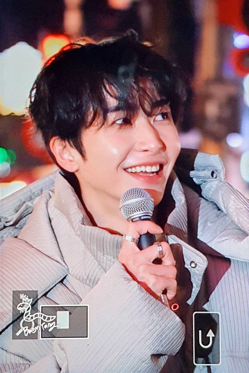 🍑 251211 홍대 버스킹

#UP10TION #업텐션 #XIAO #샤오
#LEEDONGYEOL #이동열