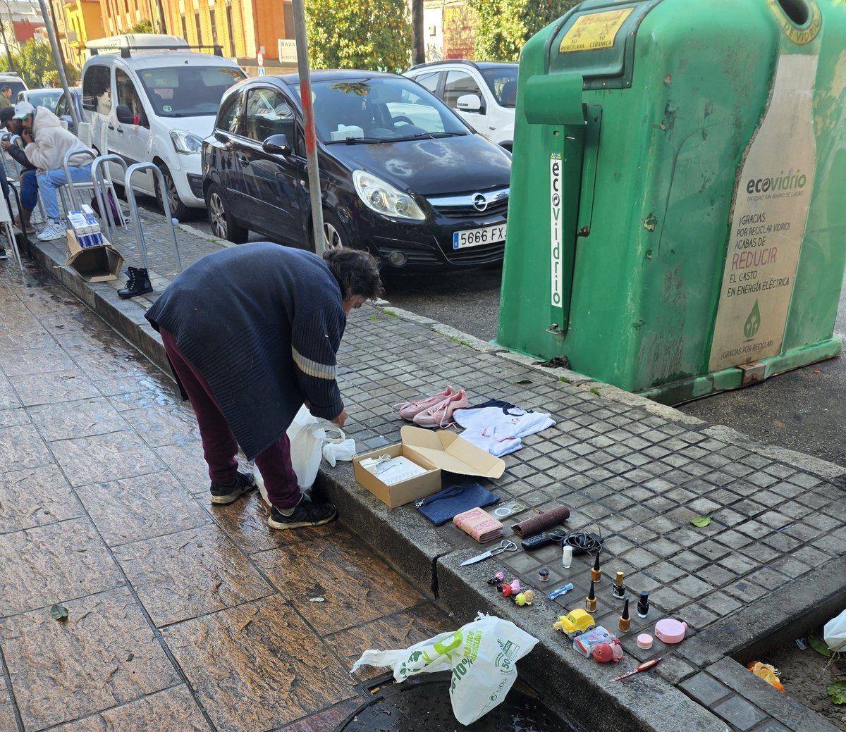 ¡Cada día en Ingeniero La Cierva, la pobreza, las ilegalidades y la inseguridad reinan sin control! Mientras, el Ayuntamiento de Sevilla mira para otro lado y hace poco o nada. ¿Hasta cuándo? ¡Exigimos soluciones ya! #Sevilla #Inseguridad #Pobreza #SuEminencia