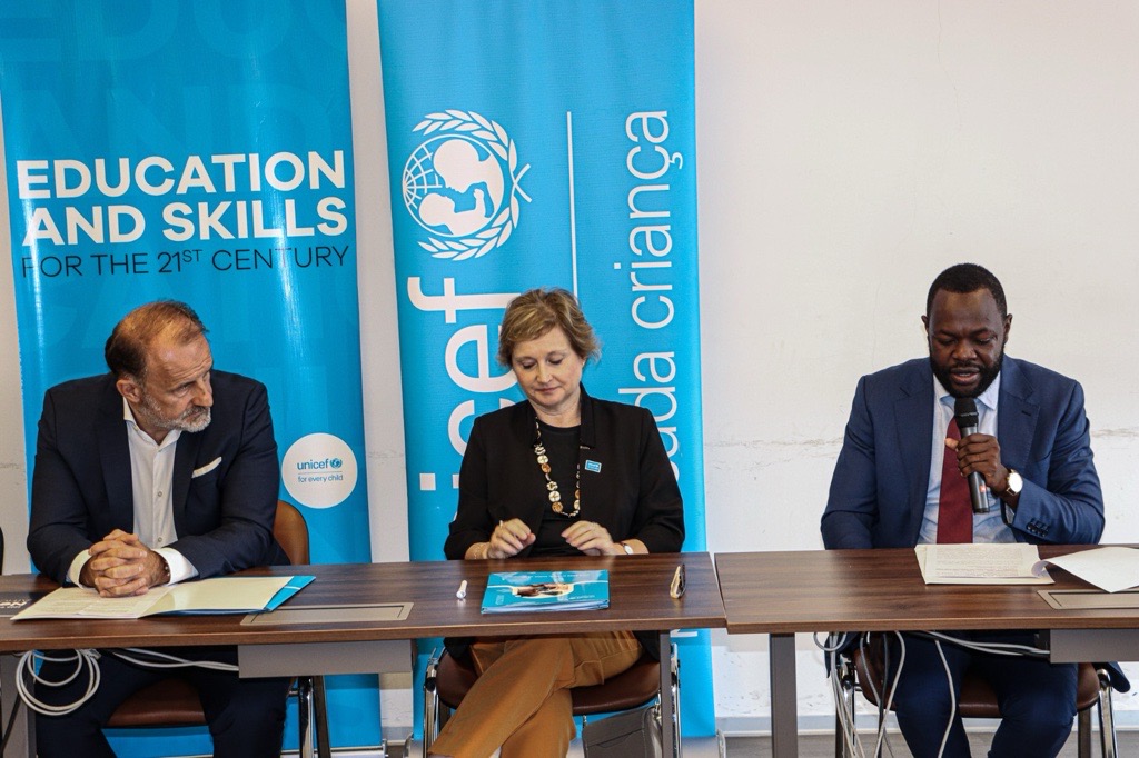 UNICEFAngola's tweet photo. UNICEF Angola & #Nelt partner to empower youth!
Together for the 3rd #DesafioGenial, equipping 1,000 young people with skills & innovation tools.
#YouthEmpowerment https://t.co/9TLlwRdA4R