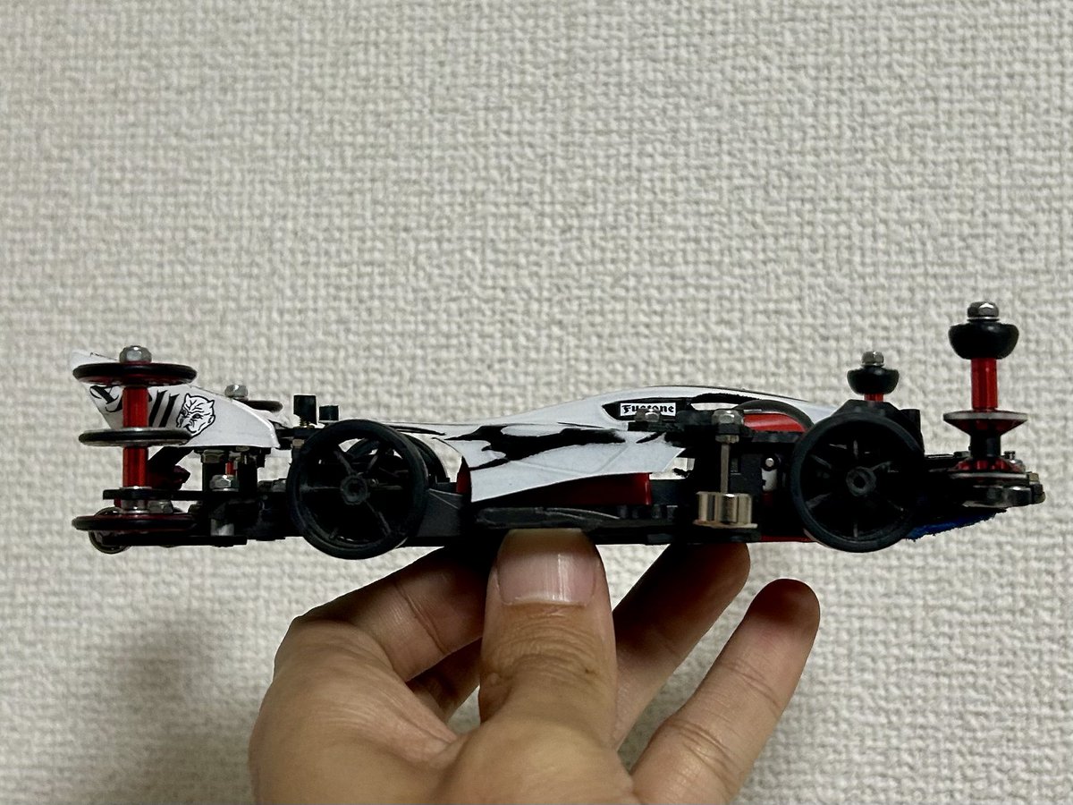 lt3ax2's tweet image. ボディ割れたので新調！オープンでは初のデュアルリッジ🙌
 #ミニ四駆 #EVILWIRE #デュアルリッジ #FMA