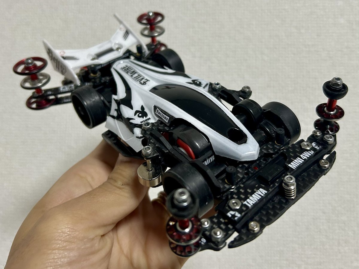 lt3ax2's tweet image. ボディ割れたので新調！オープンでは初のデュアルリッジ🙌
 #ミニ四駆 #EVILWIRE #デュアルリッジ #FMA