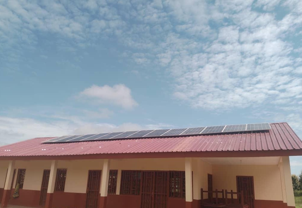 aptechsolar's tweet photo. Aptech Africa installed 13 #solarkits with #Victron & #SoleilPower across vocational centers in the Central African Republic π¨π«, providing reliable electricity for 3,000 students and trainers.
Read more: https://t.co/l7Bvc1ygpo
#SolarEnergy #Education #CleanEnergy #AptechAfrica https://t.co/Vz9mcMLuOB