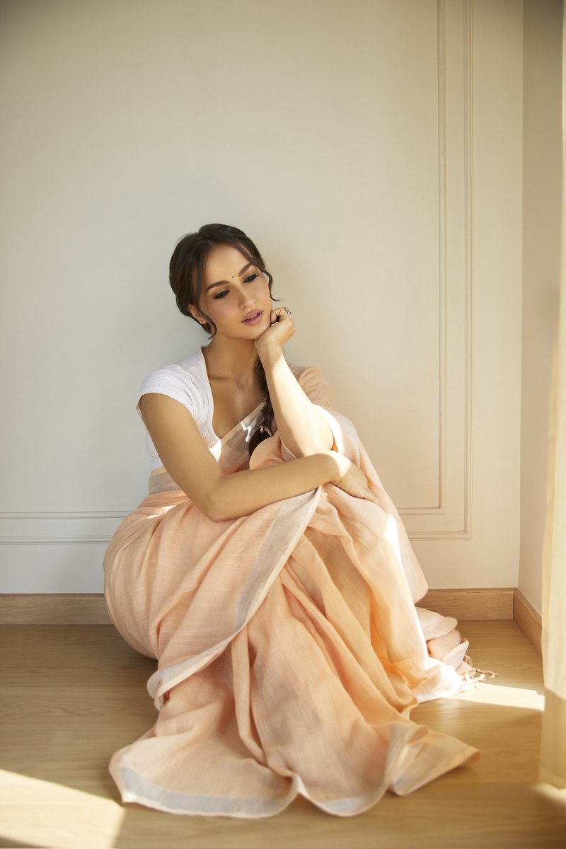 ElliAvrRam's tweet photo. When stepping into my Desi-Avatar💗✨ https://t.co/TGojeL3BD3