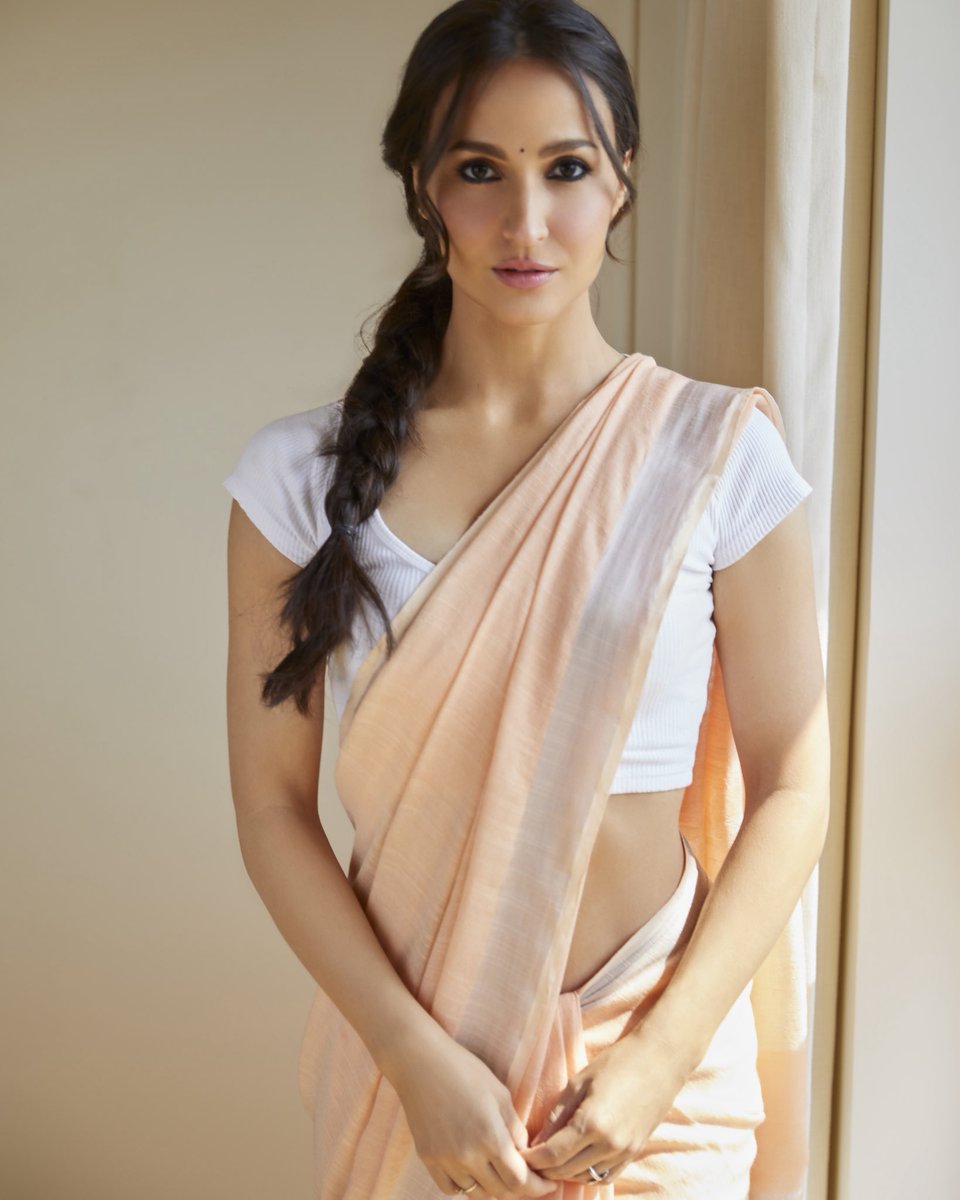 ElliAvrRam's tweet photo. When stepping into my Desi-Avatar💗✨ https://t.co/TGojeL3BD3