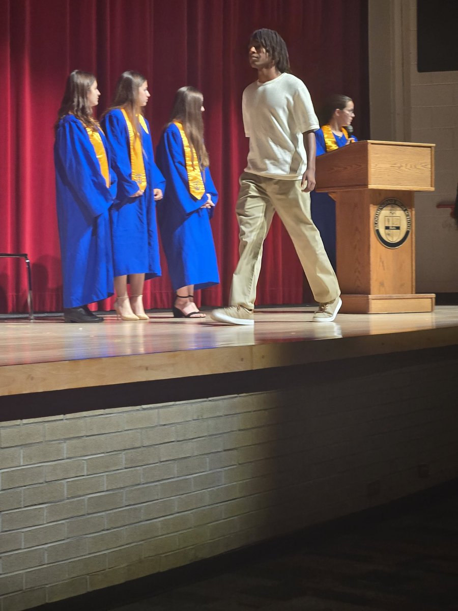 JabHardy_27's tweet photo. Last month I was inducted into the National Honor Society!!#StudentAthlete https://t.co/neslMpxYi2