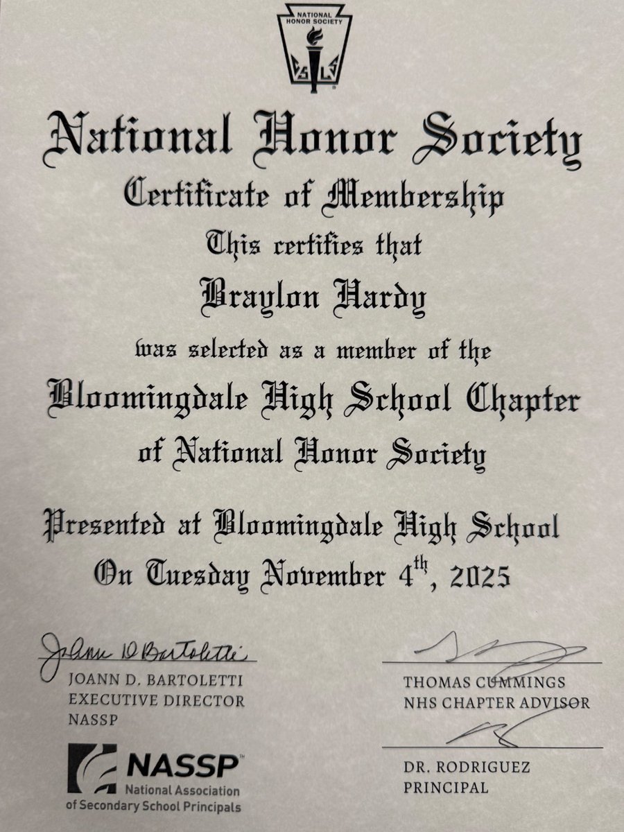 JabHardy_27's tweet photo. Last month I was inducted into the National Honor Society!!#StudentAthlete https://t.co/neslMpxYi2