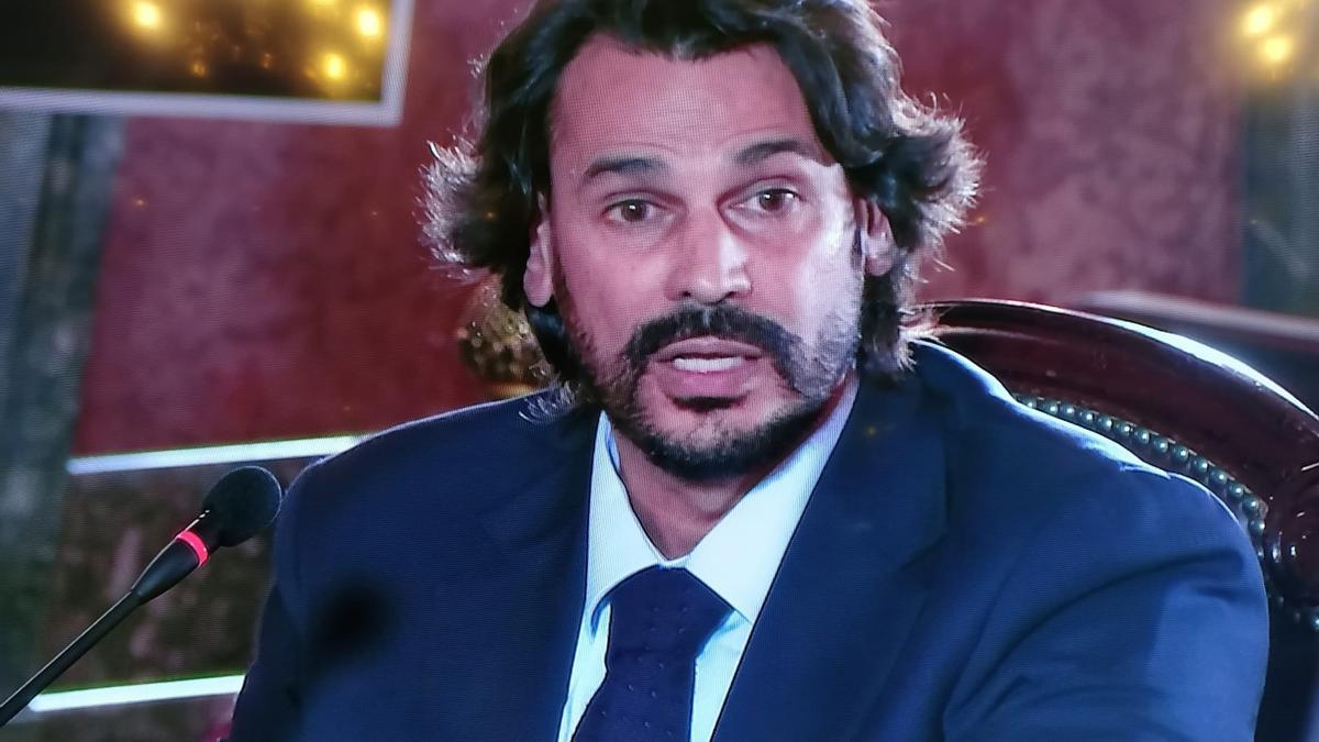 El Sr. Alberto Burnet Quirón y el Sr. Alberto González Amador.

Dr. Jekyll y Mr Hyde.

Delito por utilizar identidad falsa dentro de Quirón para negociar y comerciar financieramente .