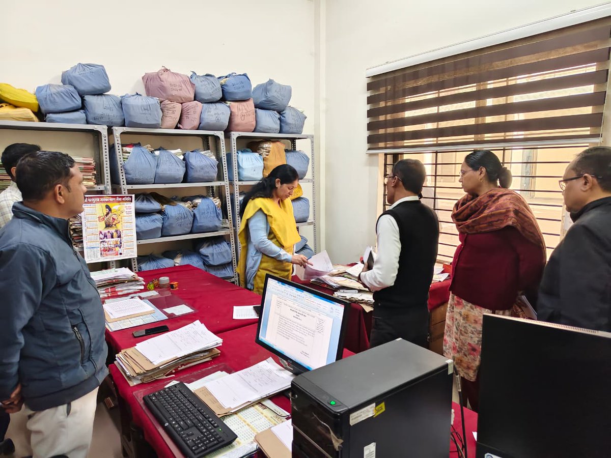 कलेक्टर श्रीमती प्रतिभा पाल ने नजूल शाखा का किया आकस्मिक निरीक्षण..

लापरवाह रीडर के विरूद्ध विभागीय जाँच के दिए निर्देश.

प्रभारी अधिकारी नजूल शाखा, तहसीलदार नजूल तथा राजस्व निरीक्षकों को भी कारण बताओ नोटिस देने के निर्देश.

RM: facebook.com/share/p/14QUWa…

#JansamparkMP #रीवा #Rewa