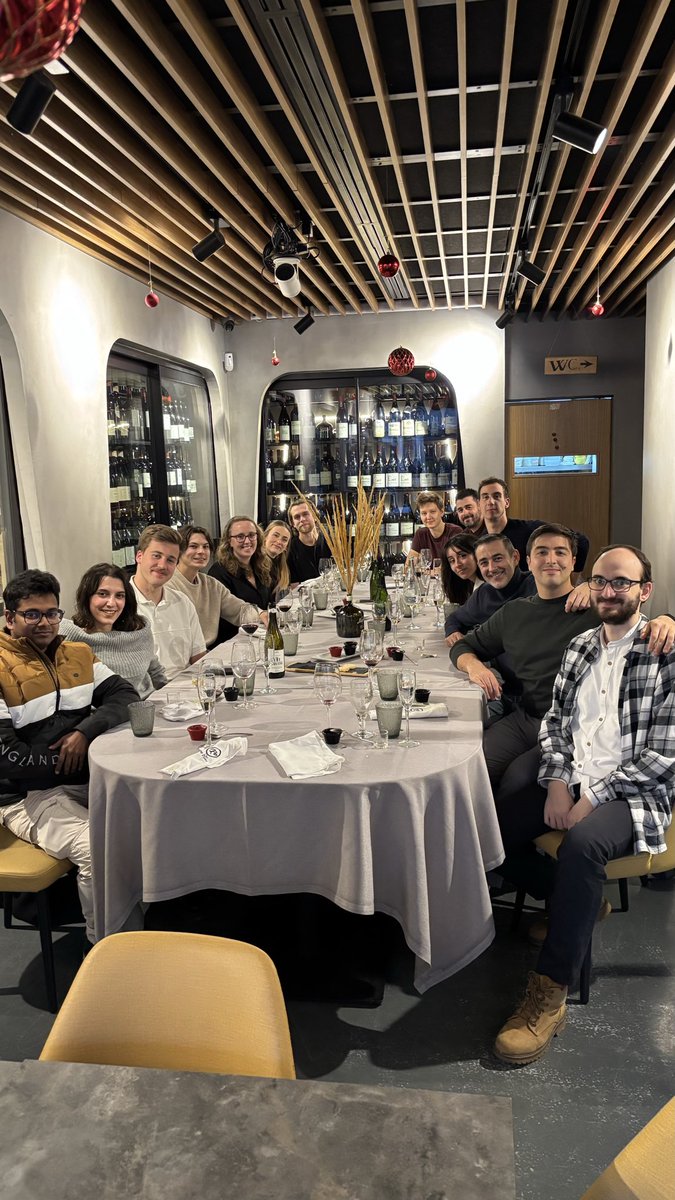 FabioJulia7's tweet photo. Xmas lunch time! https://t.co/JJ3sqeEcP4