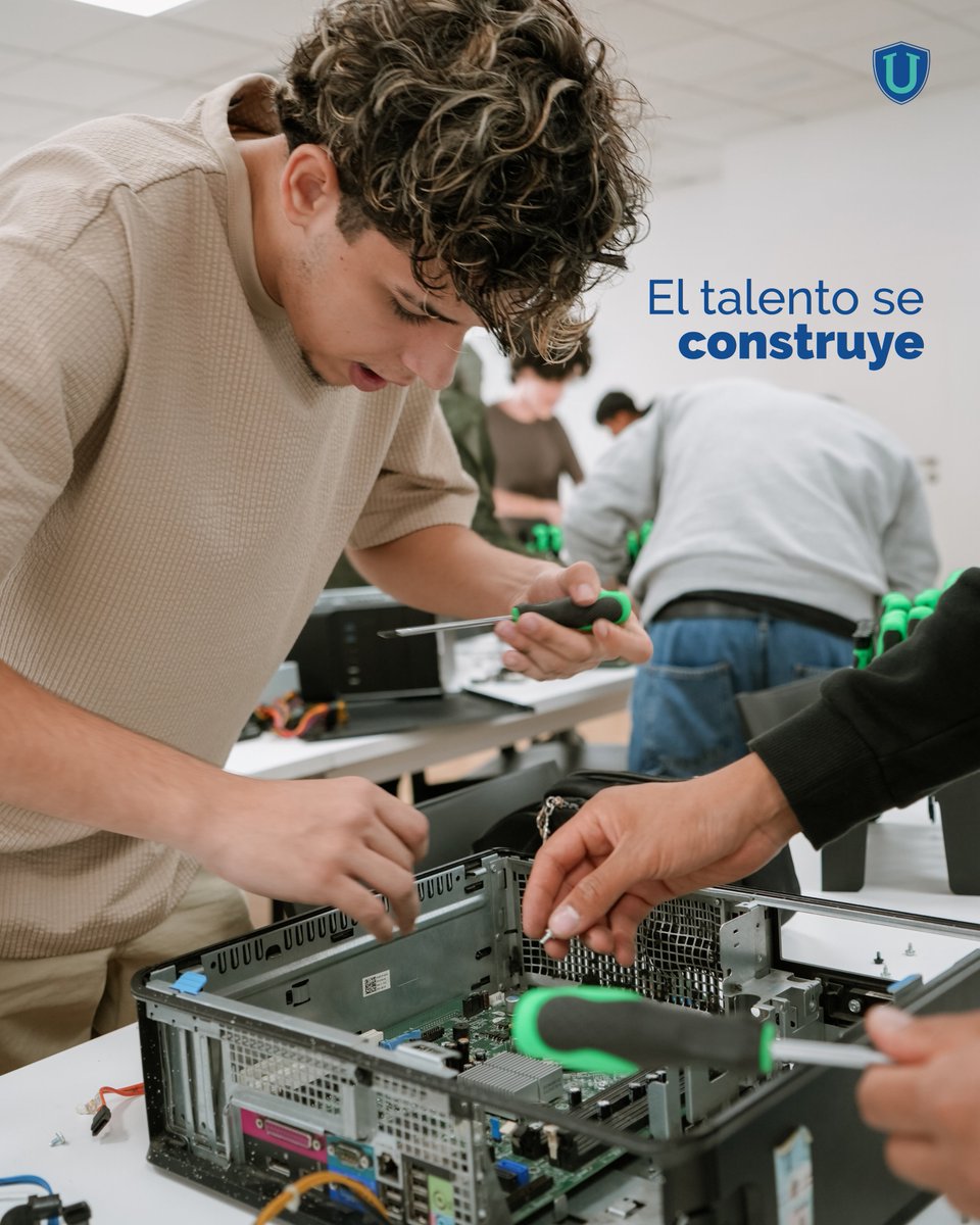 _Universae's tweet image. En OpenUNIVERSAE, nuestros estudiantes aprenden de forma práctica y colaborativa.

La última dinámica ha estado enfocada en el ámbito informático, montaje de equipos y lenguaje SQL. ¡Así se construye el futuro! 🚀

#UNIVERSAE #Educación #FPOficial #Informática