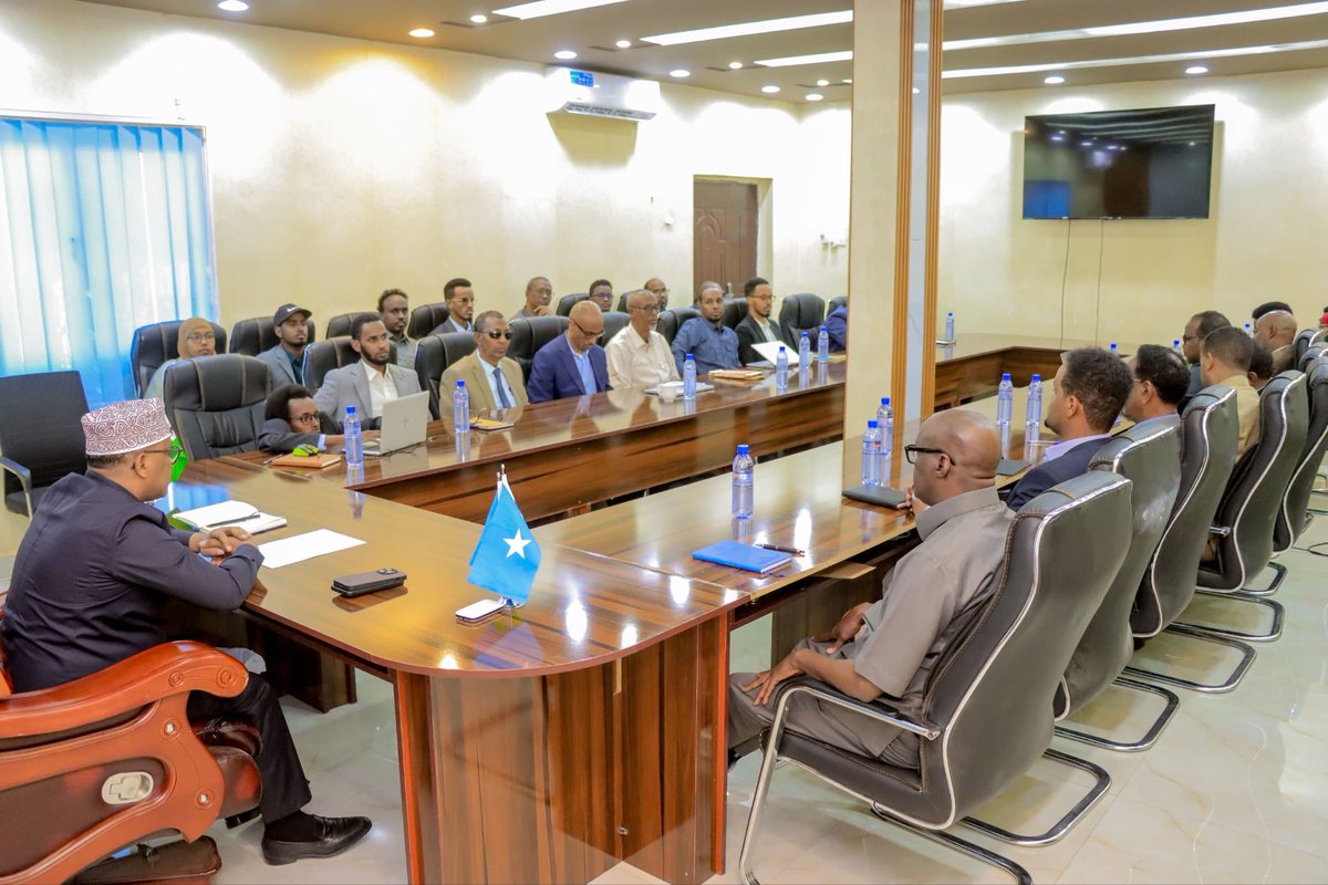 AbdirashidYJ's tweet photo. Waxaan maanta shir gudoomiyay Fadhigii 4aad ee shirka Khamiis laha ah ee Golaha Wasiirada Dowladda Waqooyi Bari Soomaaliya. https://t.co/JsEIkG0Uou