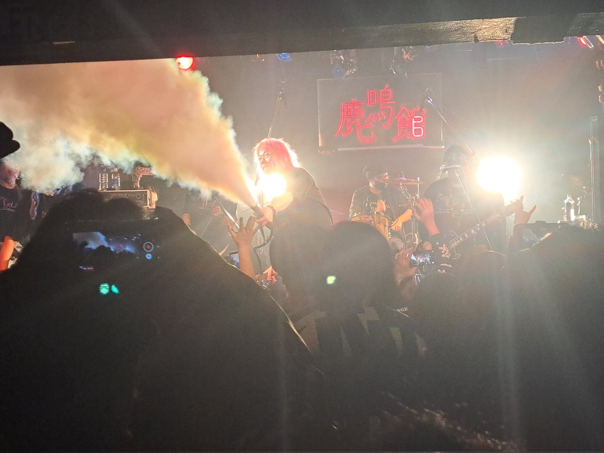 今日は急遽行きたくなって目黒鹿鳴館に行ってきた！
こないだDollyが年内最後と言ってたけど最後じゃなかった笑
人生初のライブハウスが鹿鳴館で、以前にラストかと思って見学に行きましたが本当のラストにはバンドで観たくて行ってきてしまいました！
ぺぺさんも言ってたけどやっぱりEXTASYでしょ✨