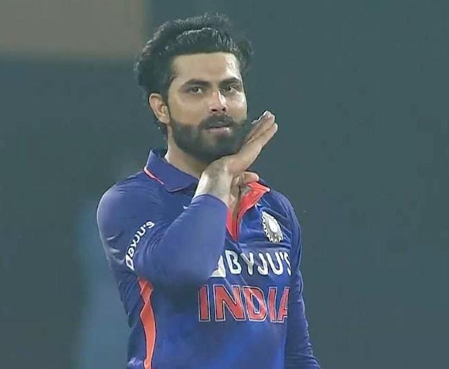 भारतीय क्रिकेट टीम के स्टार ऑलराउंडर रवीन्द्र जडेजा की पत्नी और गुजरात सरकार में राज्यमंत्री रिवाबा जडेजा ने एक कार्यक्रम के दौरान विवादास्पद बयान दिया है।

उन्होंने कहा कि उनके पति विदेशी दौरों पर लंदन, दुबई, ऑस्ट्रेलिया आदि पर जाते हैं, फिर भी कभी किसी प्रकार के व्यसन का शिकार