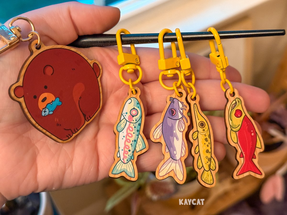 I’ve got my new merch in store including risographs, trinket tins, and fish charm blind bags, so if you weren't at #mff #midwestfurfest now's your chance! Everything is 10% off in my shop until next week so grab some last minute gifts! ✨🎄🕯️🎁🐟
etsy.com/shop/ShopKayCat