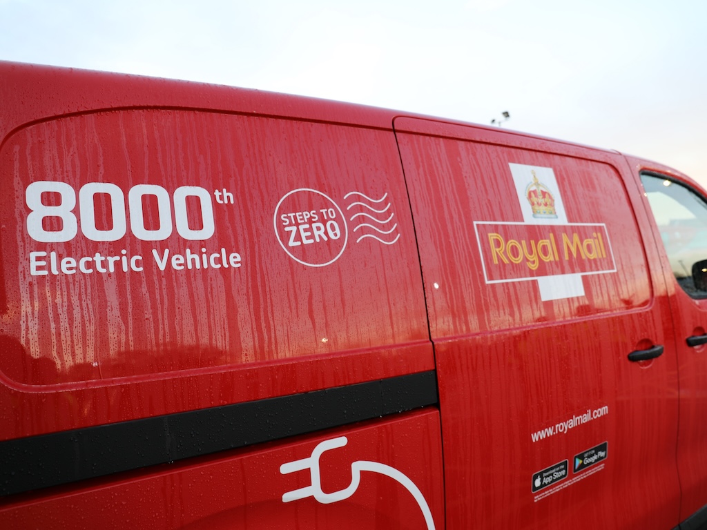 EVFleetWorld's tweet image. Royal Mail has introduced its 8,000th electric vehicle into service, marking a major sustainability milestone. #RoyalMail
evfleetworld.co.uk/royal-mail-goe…