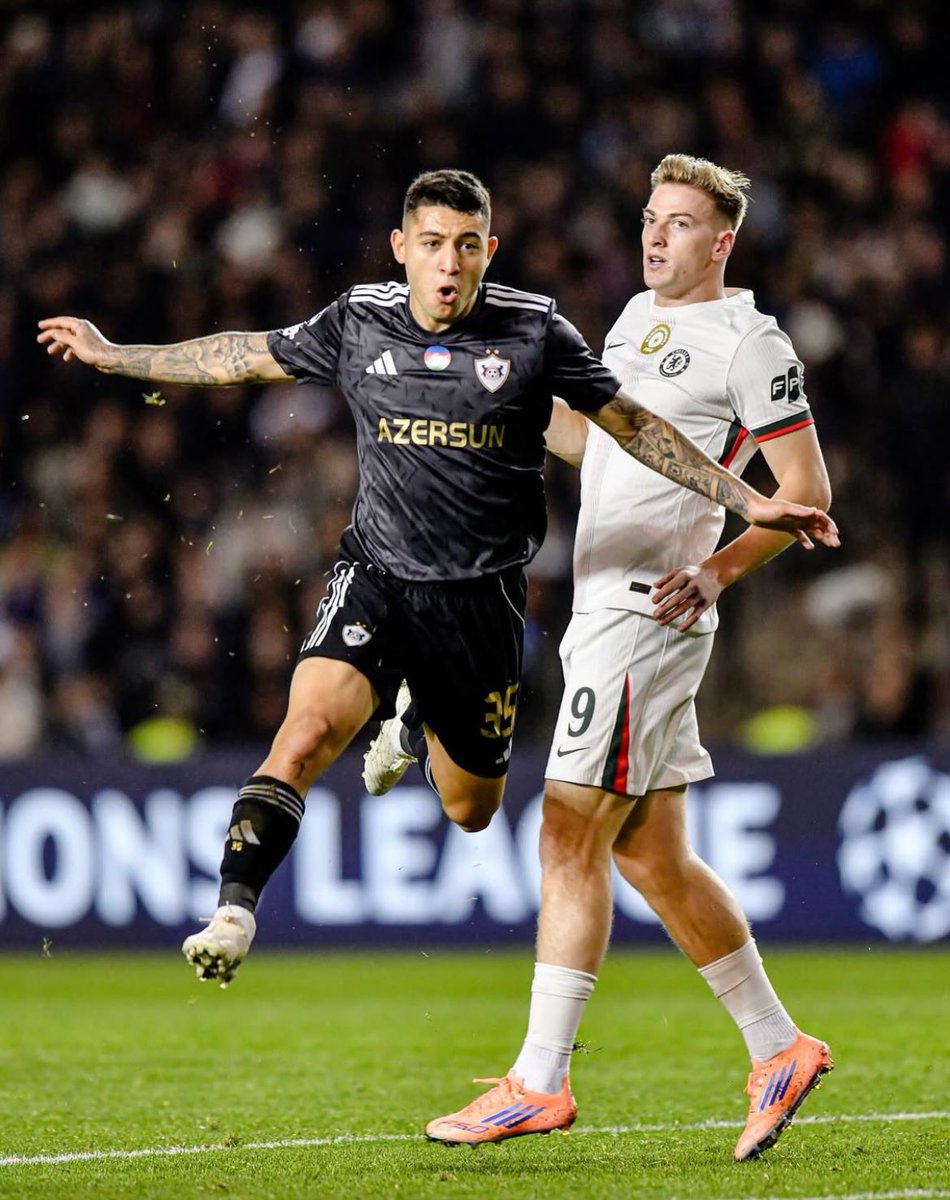 A primeira proposta por Pedro Bicalho foi de empréstimo com obrigação de compra em caso de metas batidas. Não agradou o Qarabag.

O time do Azerbaijão deixa claro que só negocia por dinheiro imediato. Por ver potencial no jogador, Botafogo já avisou que enviará nova oferta.

O