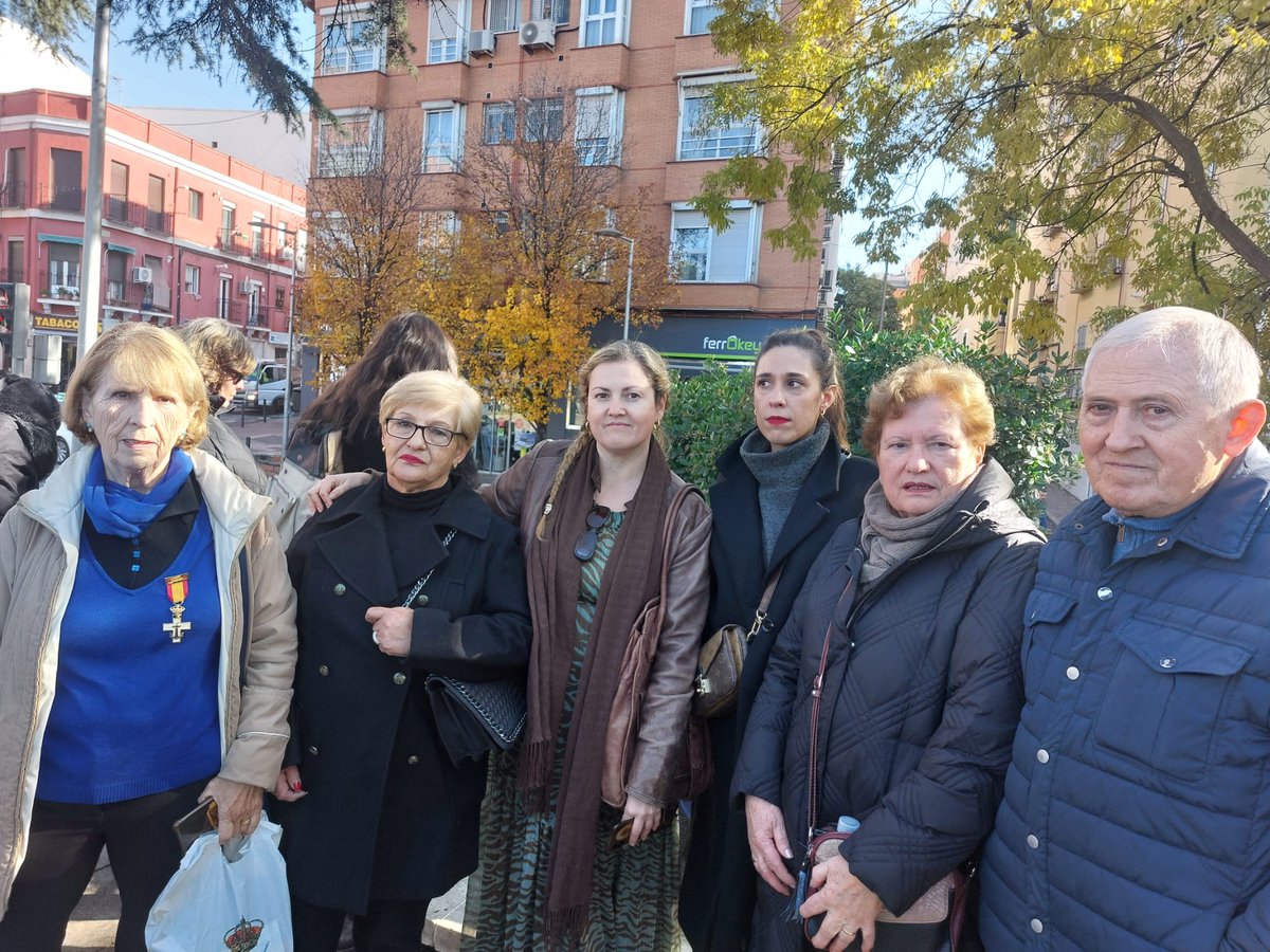 🖤Homenaje a los 6 trabajadores asesinados, hace 30 años, por la banda terrorista ETA al explosionar un coche-bomba al paso de una furgoneta de la Armada. El atentado provocó heridas a 17 personas.

🕯Para todas las víctimas del terrorismo, Verdad, Memoria, Dignidad y Justicia.