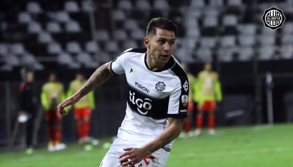 Victor Salazar, tucumano, que está jugando en Paraguay, sería uno de los nombres que fueron a buscar los dirigentes de <a href="/CASMOficial/">Club Atlético San Martín</a> . El lateral por derecha, es fanático del equipo de La Ciudadela y podrían llegar a buen puerto las negociaciones. <a href="/LV12TUC/">LV12RADIO</a>