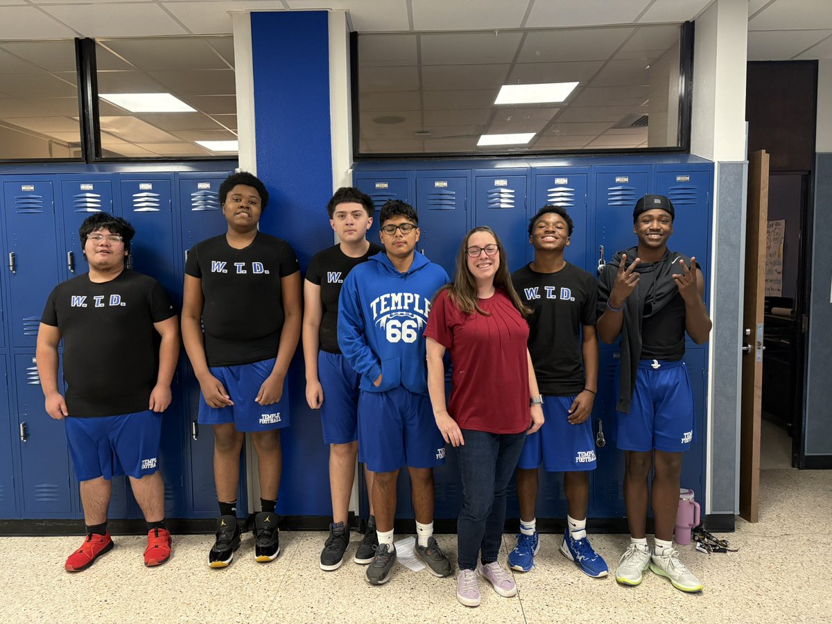 CTtfddhkm's tweet photo. Holiday shout out to mrs.fisher
#wintheday#representTheT https://t.co/78BEL4zd4N