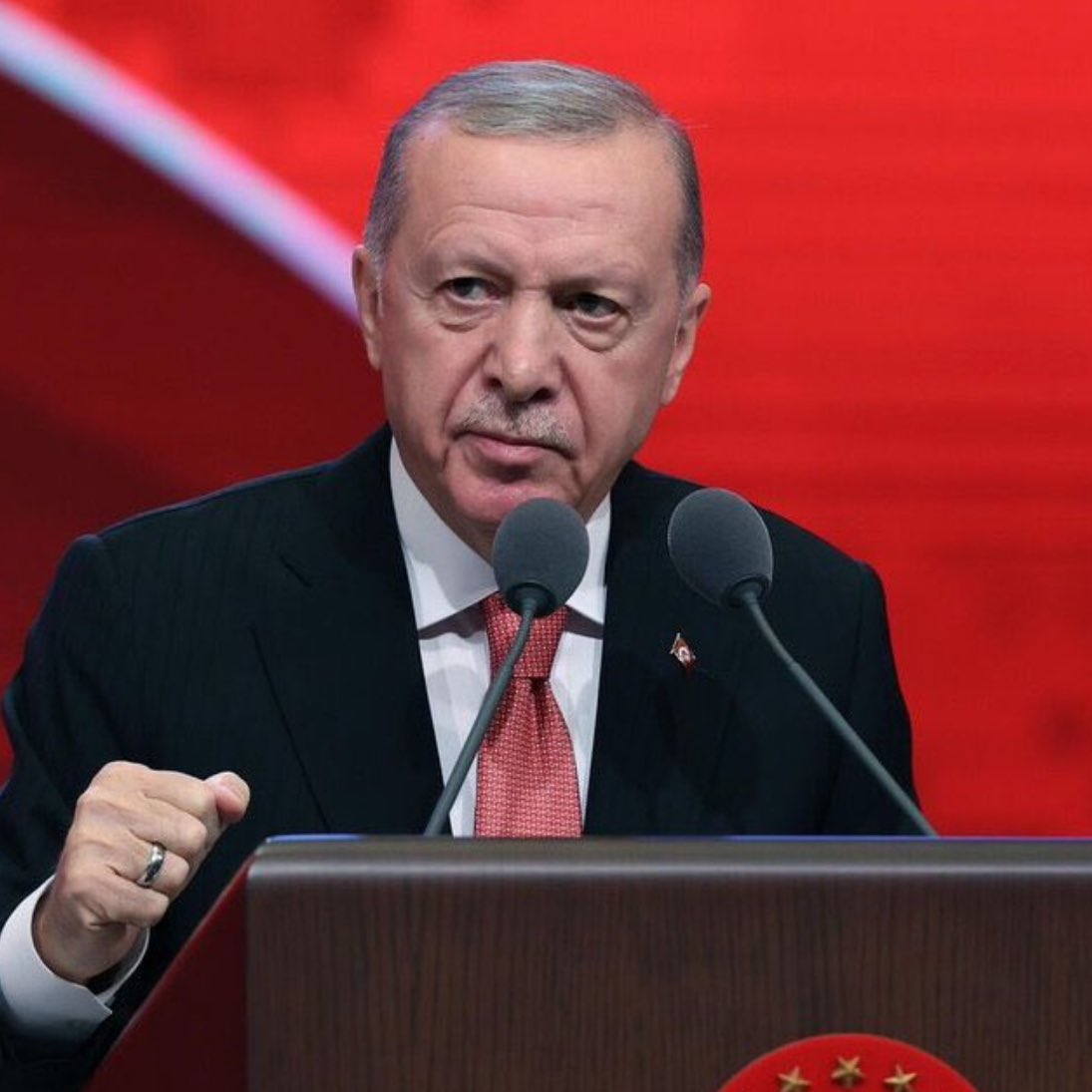 Cumhurbaşkanı Erdoğan: "Yarın Asgari Ücret Tespit Komisyonu ilk toplantısını yapacak. Komisyonda işverenleri temsilen yer alan TİSK'ten ellerini taşın altına koymalarını bekliyorum."
 Ne zammı ya Elhamdullillah Reisimin verdiği yetmiyormu.Nankor bu asgari ücretliler.yedikleri