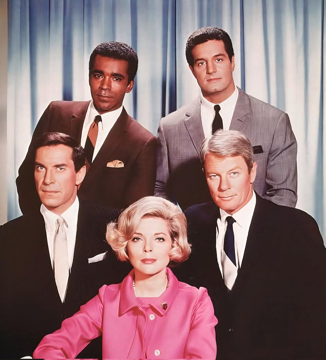 lippyent's tweet photo. Can you name this TV Series 📺 from just this shot? Hmm 🤔 ?¿ https://t.co/zCYxzAnipo
