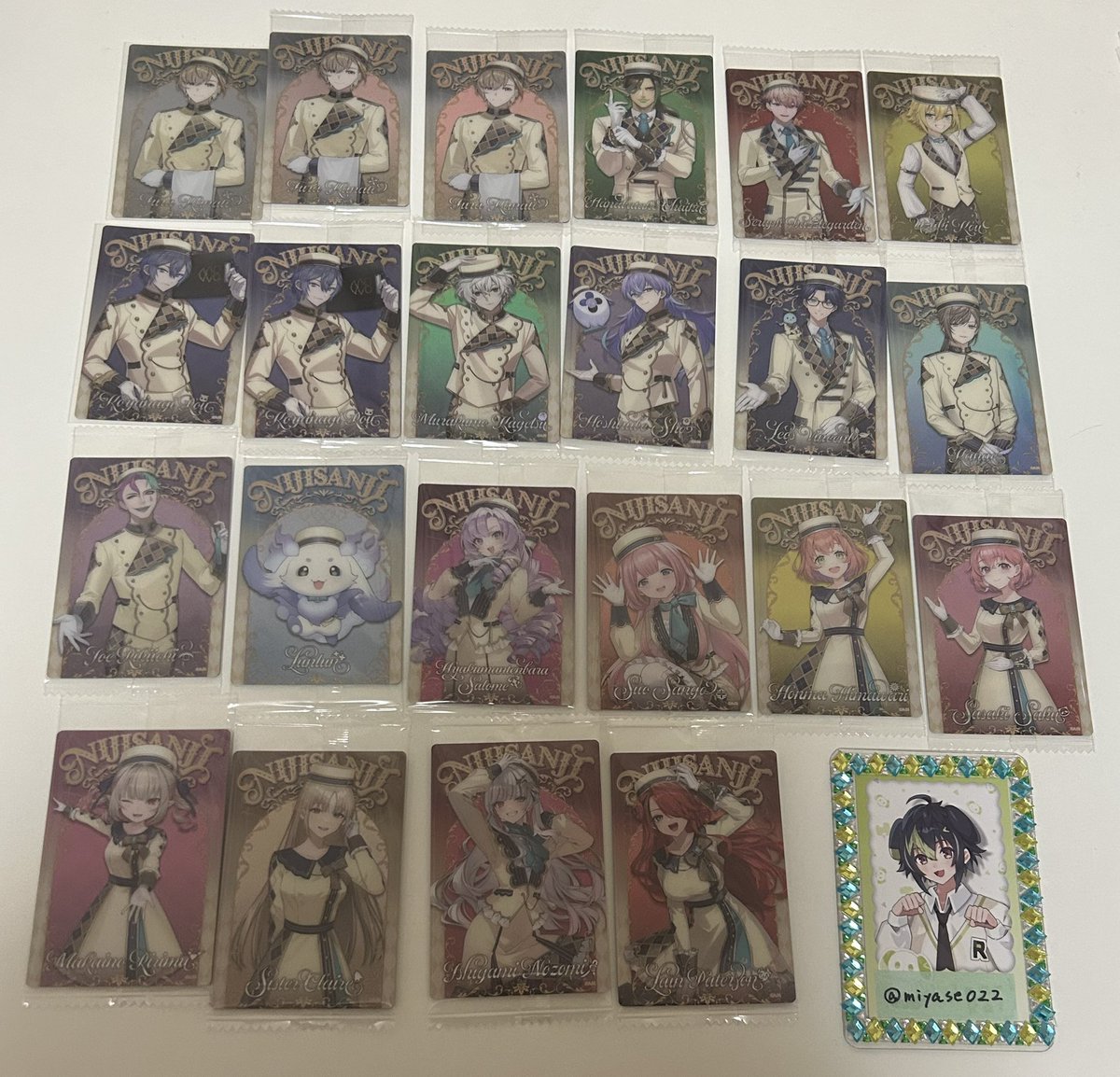 miyase022's tweet photo. 【交換】にじさんじ ウエハース

譲→画像1枚目

求→画像2枚目

一部スリーブに入れ替えています。
郵送での交換のみ
お気軽にお声掛けください！ https://t.co/ihDSAbwkIj