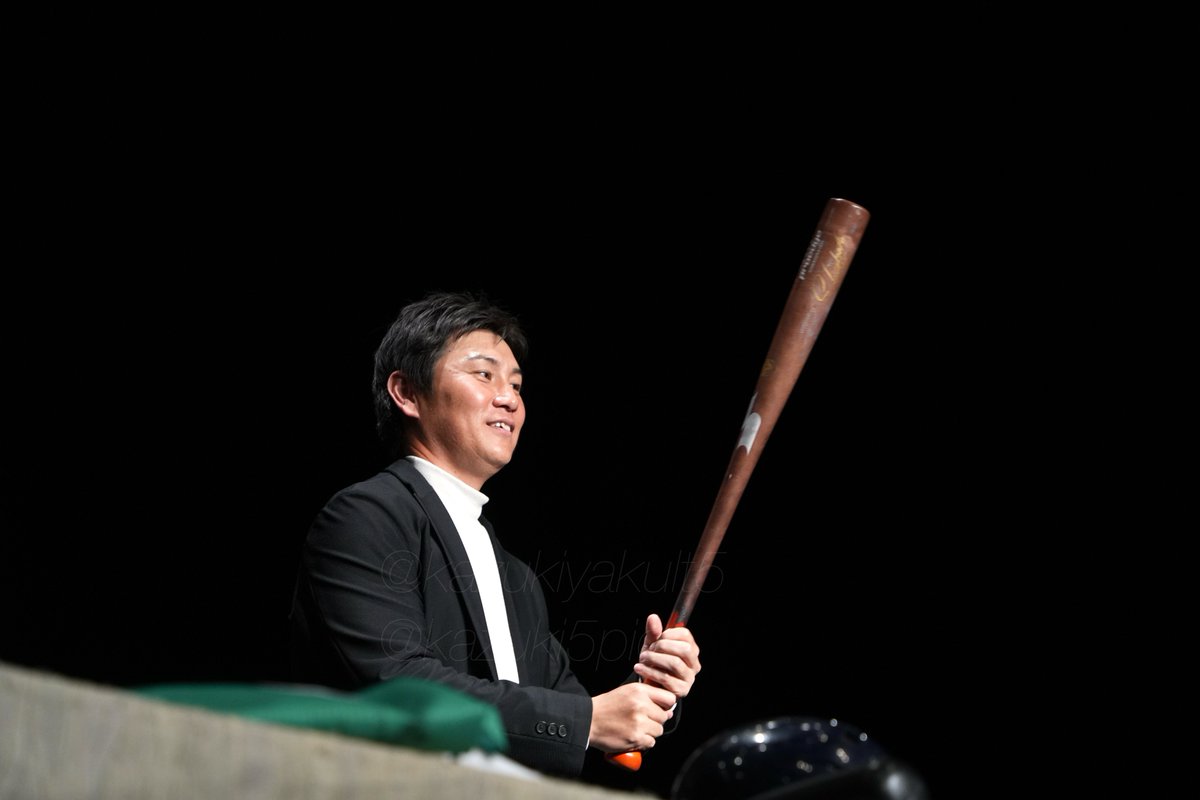 やっぱりバット持ってる姿が好き #川端慎吾 #ウッチャエ