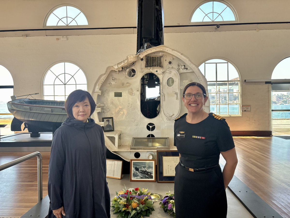 シドニーの海軍基地訪問。 日本軍の特殊潜航艇の魚雷による攻撃で