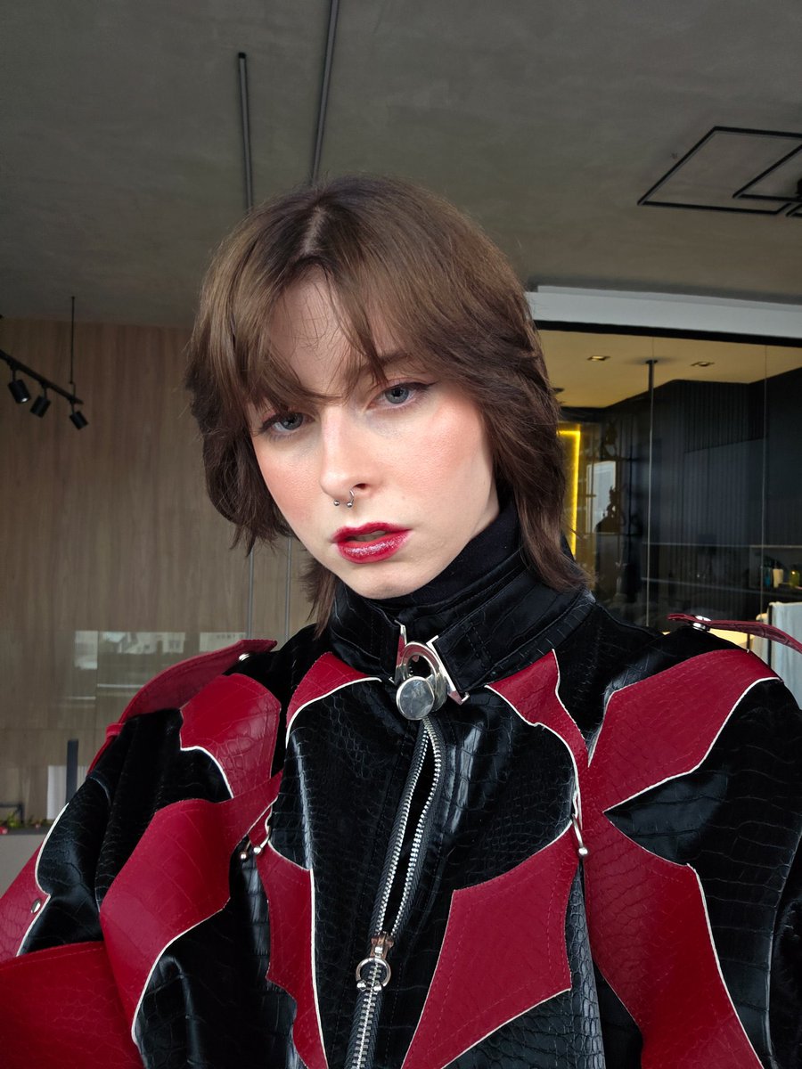 hanwitchs's tweet image. jaqueta oficial de ordem paranormal