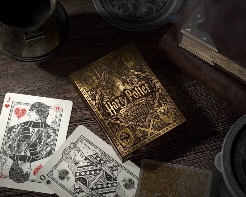 jerkychain's tweet photo. #ไรท์โซ่รับพรี ไพ่ Harry Potter by theory11 🧙🪄

ー กล่อง 550฿ (เลือกสีได้)
ราคารวมส่งในไทยน้า⭐️

🚂รอของ 8-15 วัน
✨รับผ่อน รับมัดจำ

#ตลาดนัดแฮร์รี่พอตเตอร์ #ตลาดนัดharrypotter #HarryPotter #ของสะสมharrypotter https://t.co/toehGx0pEz