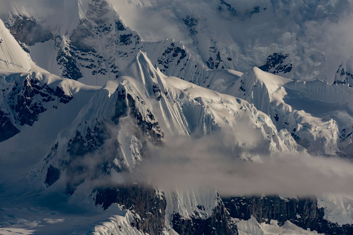 Happy World Mountain Day! 🏔️ Antarctica may be known for its ice, but it’s also shaped by incredible mountains — from the Transantarctic Range stretching across the continent to Mount Vinson rising nearly 5,000 m. 
📷 John Weller