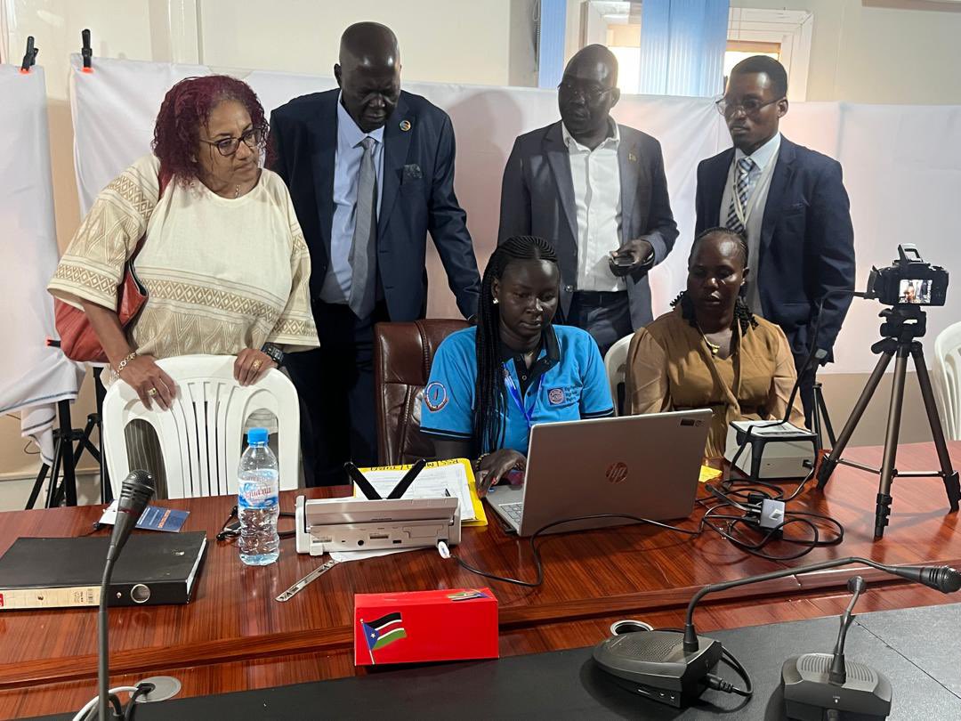 msalim66's tweet photo. Great meeting with Honorable Dak Duop Bichiok, Minister of Public Service &amp; Human Resource Development during a visit to witness Biometric Registration for public servants; supported through a WB project aimed at strengthening public financial management. https://t.co/3gj41bORqQ