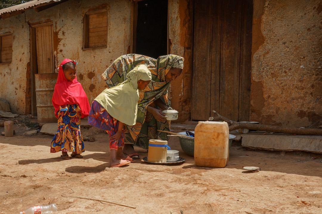 AdeshTripathee's tweet photo. As food insecurity rises in Cameroon, the IFRC has mobilized its #IFRCDREF to support @CroixRougeCam in initiating quick humanitarian interventions and conducting in-depth community assessments to scale up our response and strengthen resilience efforts.
https://t.co/Usks9c3LX1 https://t.co/RdPnnJbeuO