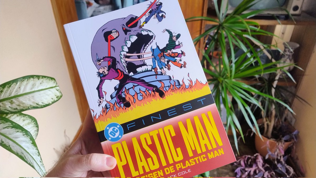 DanielBraceli's tweet photo. ¡Por fin en mis manos el #DCFinest de este mes editado por @PaniniComicsEsp, dedicado al #PlasticMan de los años 40 de #JackCole! Va a ser mi primera toma de contacto con el personaje, así que le tengo muchísimas ganas ☺️ https://t.co/LIga9Pozic