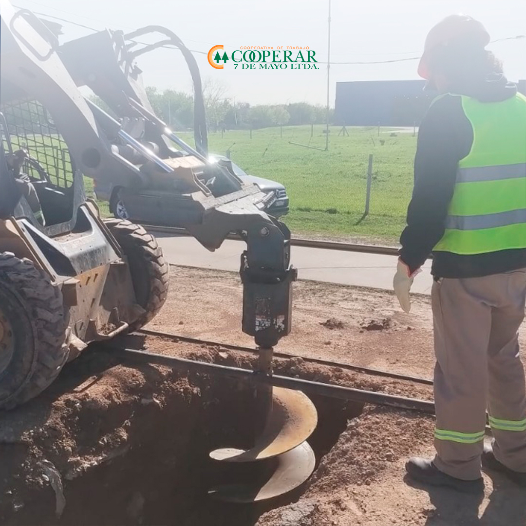 Como parte de nuestra área de #Urbanización realizamos actividades de construcción civil en infraestructura públicas y privadas, y sistemas viales urbanos y rurales. En #cooperar7demayo creemos que construir territorios es construir comunidad.

#trabajocooperativo #mercadointerno