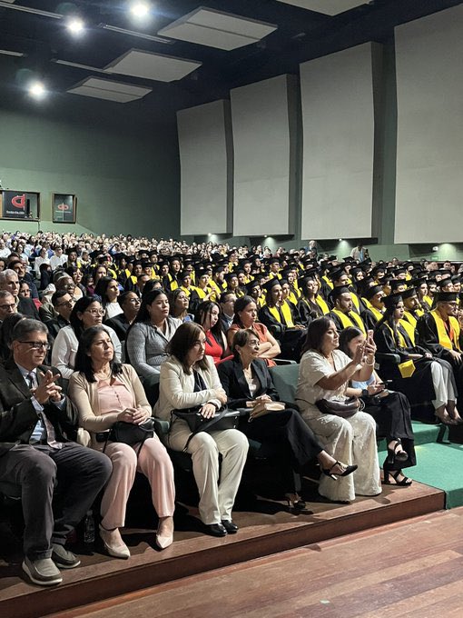 #Ahora Inicia primer acto de grado de la <a href="/FCS_UC/">FCS Sede Carabobo UC</a> en el Teatro Dr. Alfredo Celis Pérez, presidido por la rectora <a href="/jessydivo/">Jessy Divo De Romero</a> y demás autoridades de la <a href="/UCarabobo/">Universidad de Carabobo</a>.