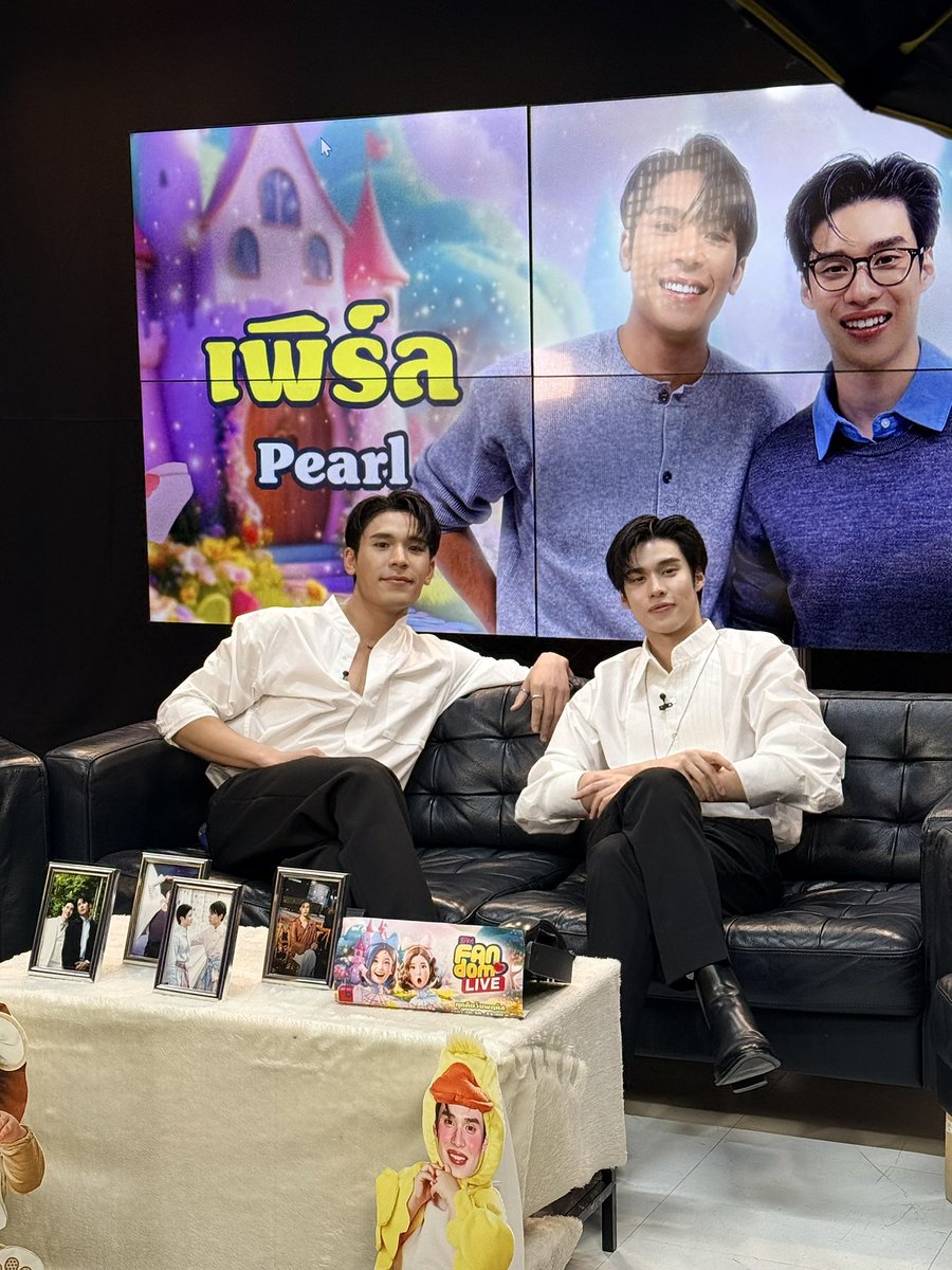 LoveInTheMoonTH's tweet image. เจอกันในไลฟ์ค้าบบบบบ
@pearlpooo @peakpeemapol 

#PearlPeakxFANDOMLIVE
#เพิร์ลพีค #pearlpeak