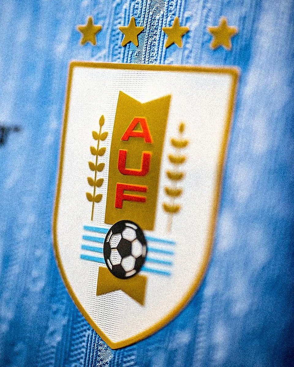 Aunque les duela este glorioso escudo que marcó la historia del fútbol seguirá luciendo sus 4 TITULOS MUNDIALES 🇺🇾⭐️⭐️⭐️⭐️