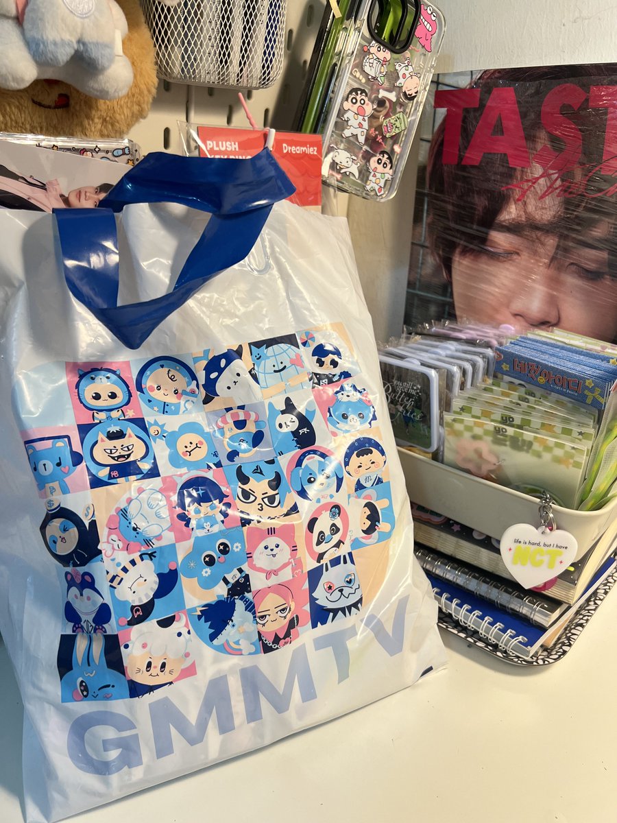 soilikefourth's tweet photo. done divided my freebies for both days. if u see me with this white bag, just come up to me! but bcs of limited amount of freebies, each person can only choose one type of freebie you want 🙏🏻

see u there! 💕

#TDS4inKL https://t.co/FGCLxQoyGw