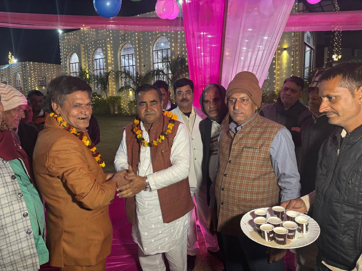 📌आज करौली शहर स्थित लाडली मैरिज गार्डन में बनवारीलाल शर्मा जी की सुपुत्री के विवाह समारोह में शामिल होकर नवविवाहित दंपत्ति को आशीर्वाद प्रदान किया।
#हमारी_करौली_हमारा_दर्शन #darshangurjarmla #आपणो_अग्रणी_करौली #mlakarauli #karauli #rajasthan #bjp