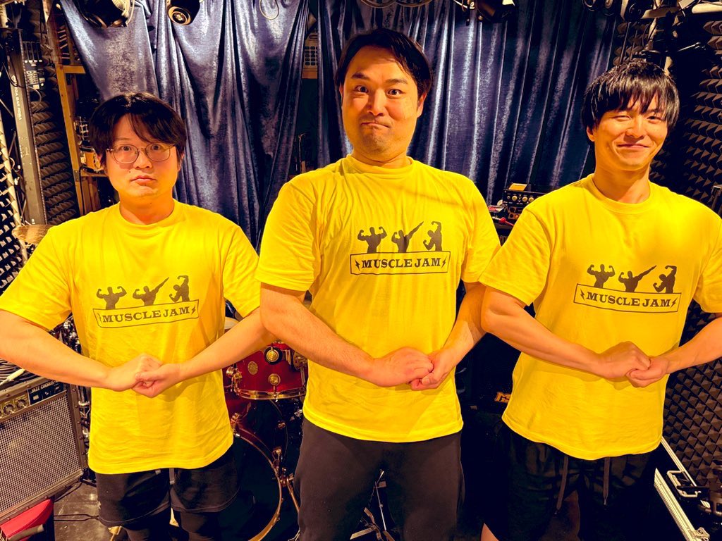 本日は胸、背中、二頭、腹筋をトレーニングしました！
限られた時間の中でやるしかないのよ！

次回マッスルジャムは1月4日に＠musicbarcircle にて行います！

マッスル新年会ー！！