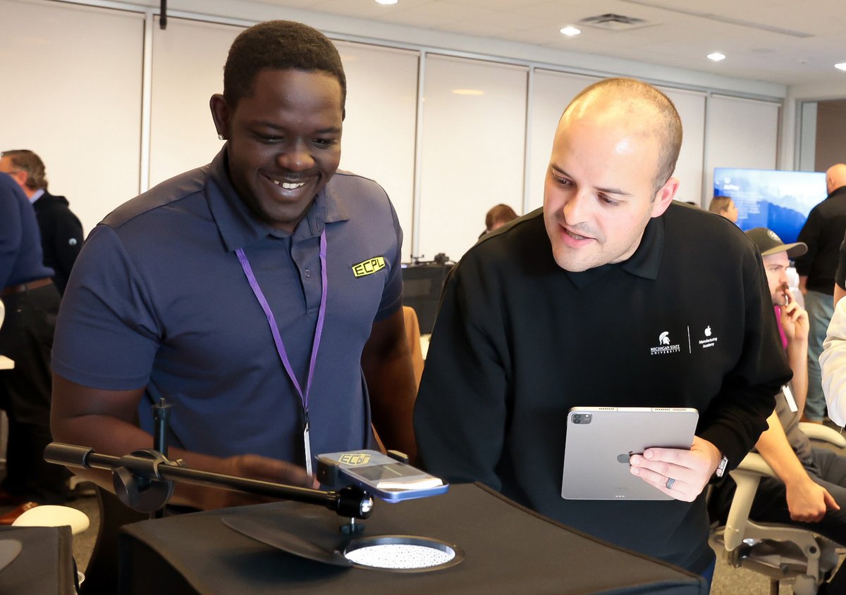 tim_cook's tweet image. More than 100 US companies have already attended sessions at the Apple Manufacturing Academy in Detroit.

Now we’re launching virtual programming so even more US businesses and workers can learn advanced manufacturing expertise!