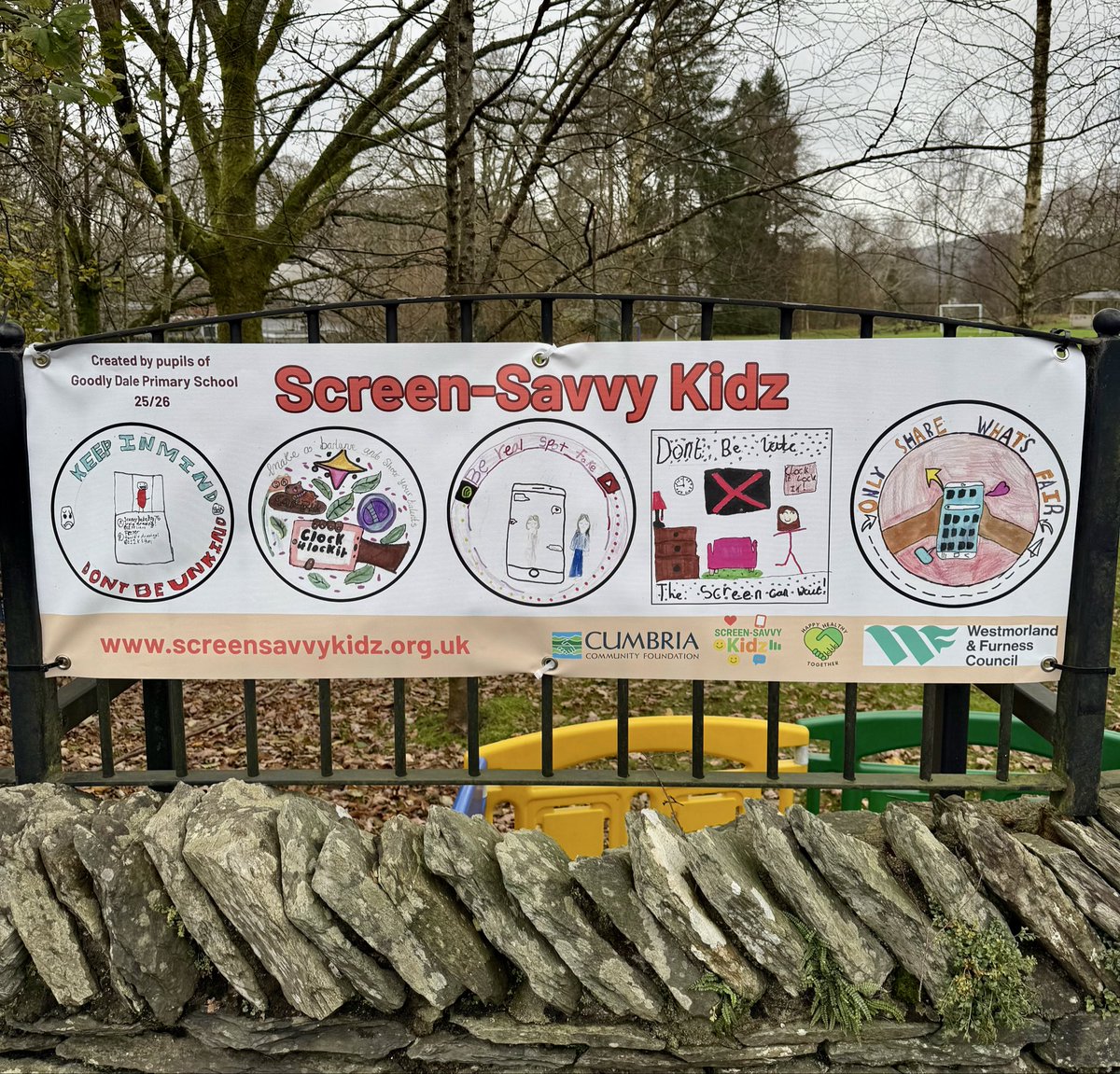 Our Screen-Savvy Kidz UK banner has arrived! 

Check out our winning logos and help promote the importance of online safety for all. 

🌳 🤝 🖥️ 🌳