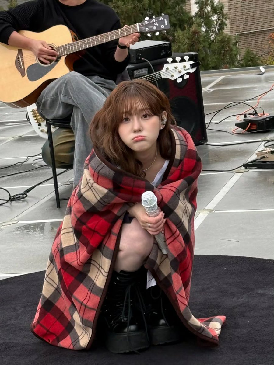 chaehyunhours's tweet photo. my cute pretty little meow meow https://t.co/L2ulHxoLqH