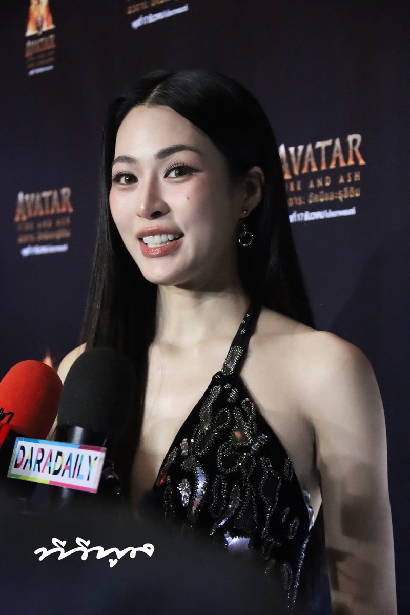 หลิงหลิง คอง ช่วงสัมภาษณ์กับพี่ๆสื่อมวลชน ลุคส์นี้สวยมากก

LING AVATAR FIRE AND ASH TH
#หลิงหลิงอวตารอัคนีและธุลีดิน
#Linglingkwong #หลิงหลิงคอง