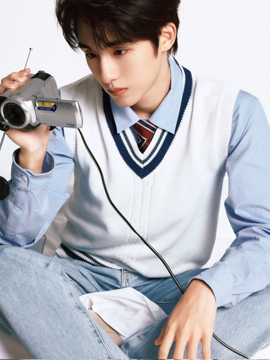 Winwin_IDN's tweet photo. 20251211 Winwin Instagram &amp; Weibo Update 

Checking in 📷

#WINWIN #DongSicheng #董思成 #윈윈 #昀昀 #ウィンウィン #วินวิน #董思成高夫品牌推荐官 #gf高夫品牌推荐官董思成 https://t.co/mxfmbReceX